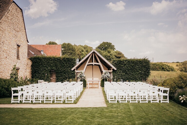 Kingscote Barn Wedding Photography 5 outdoor ceremony